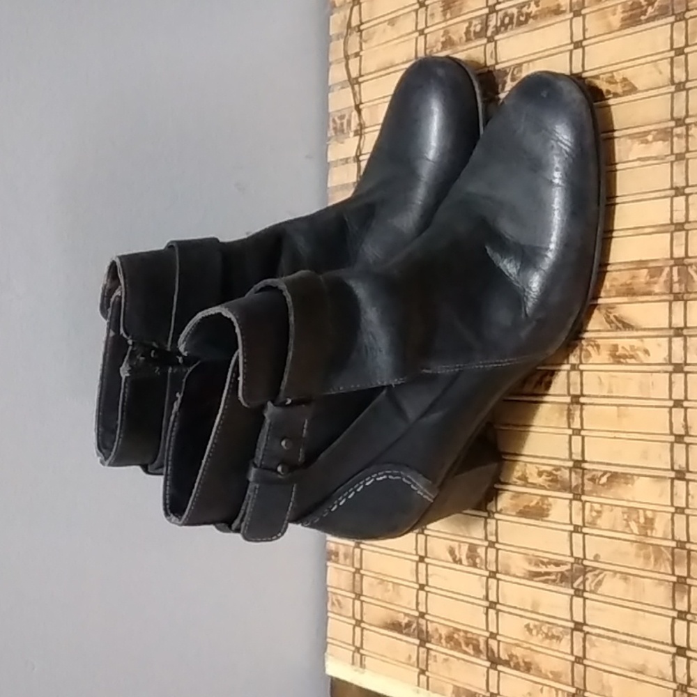 Kickers Black Leather Heeled Boots, Zip Up   Size 38